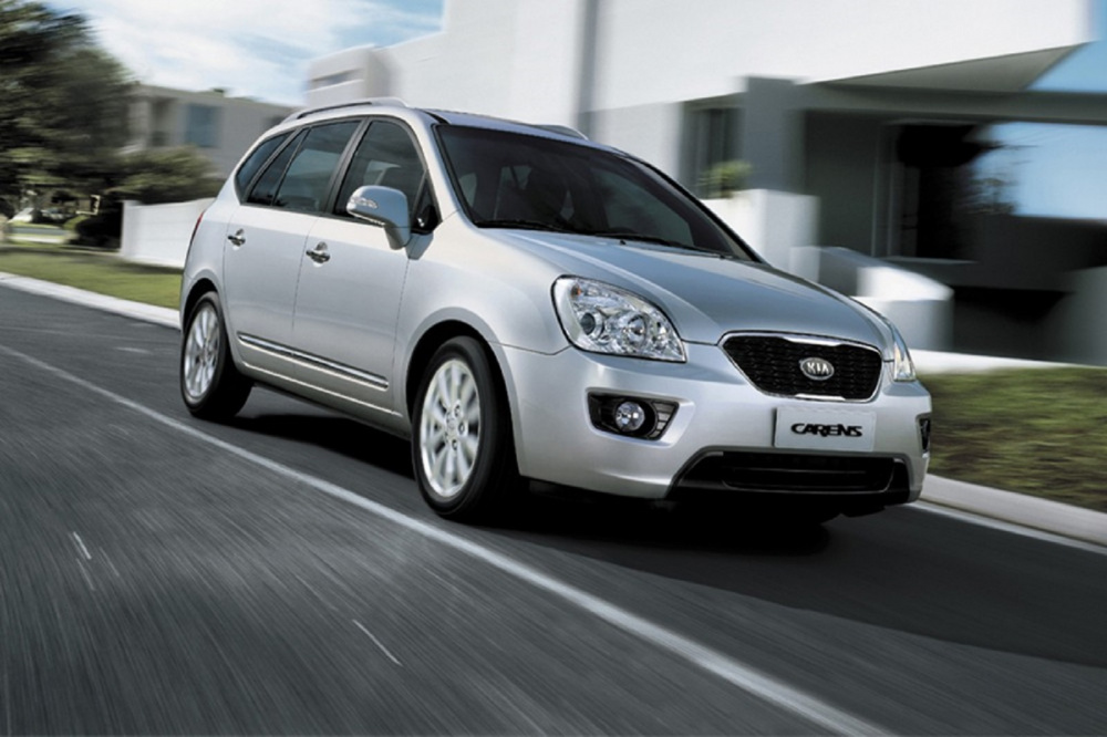 xe Kia Carens