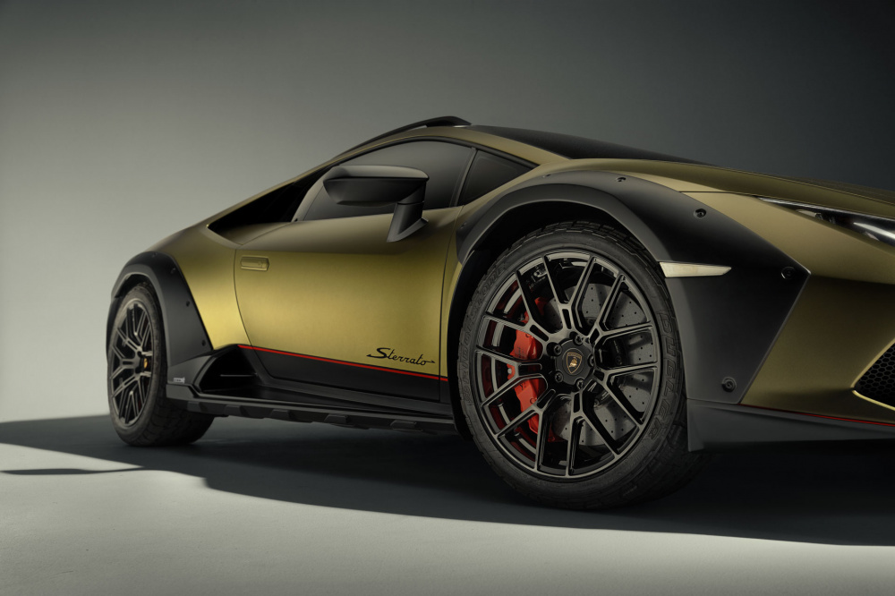 Gầm xe Lamborghini Sterrato cao hơn so với phiên bản tiêu chuẩn