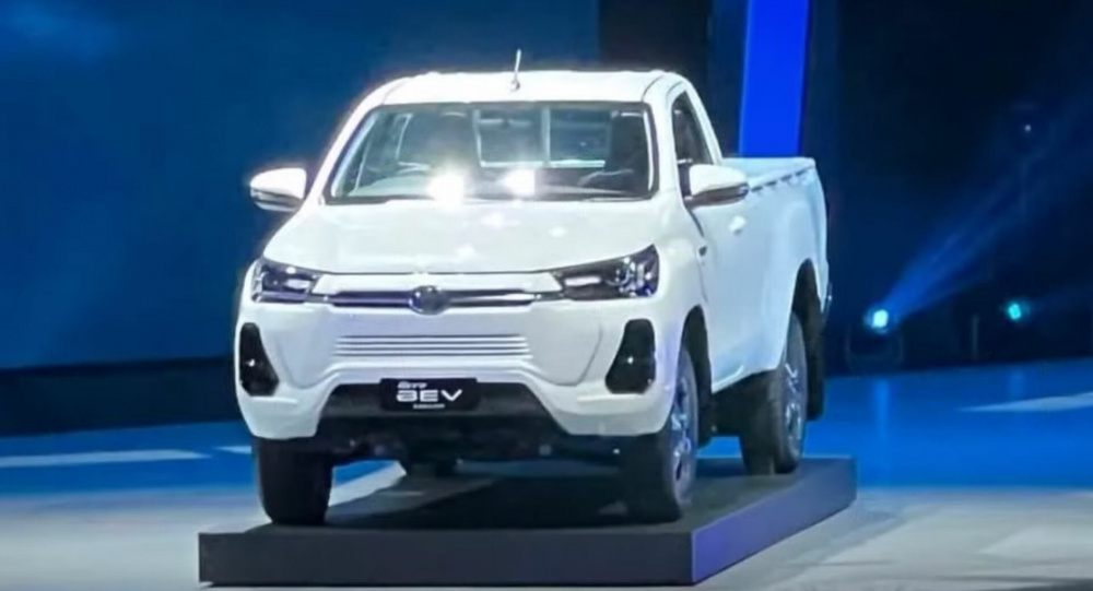 Toyota Hilux Revo BEV Concept