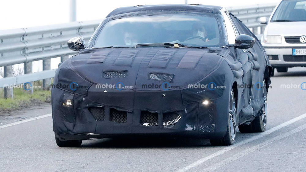 Đầu xe Ferrari Purosangue