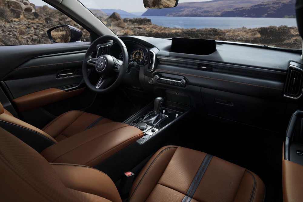 Cabin Mazda CX-50 