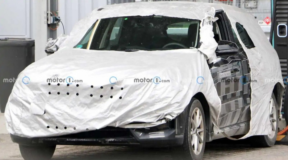 BMW tung teaser mẫu crossover iX1 chạy điện mới