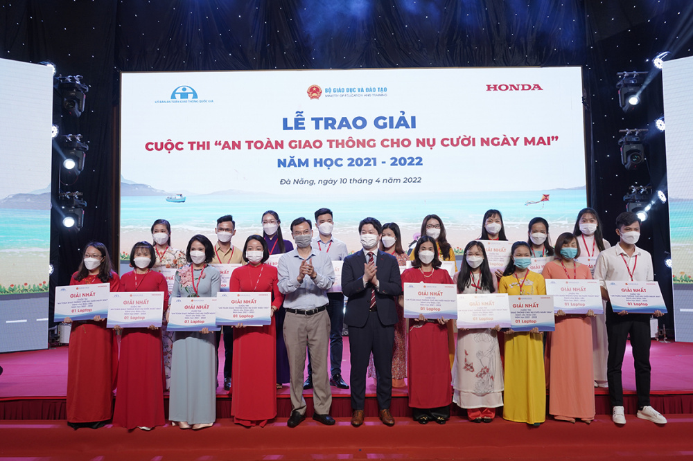 Các thầy cô giáo xuất sắc đạt giải Nhất của Cuộc thi ATGT cho nụ cười ngày mai năm học 2021 – 2022