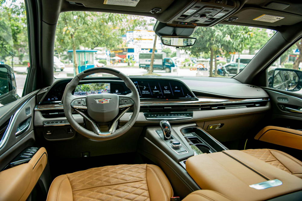 Hàng ghế trước của xe Cadillac Escalade 2022 phiên bản Premium Luxury 