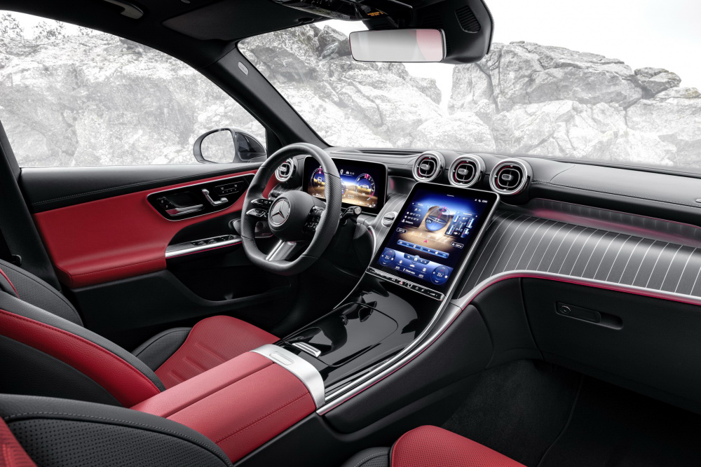 Hàng ghế trước của xe Mercedes-Benz GLC 2023