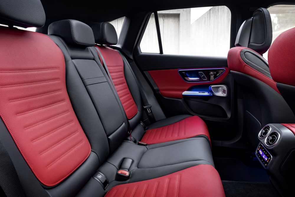 Hàng ghế thứ 2 của xe Mercedes-Benz GLC 2023