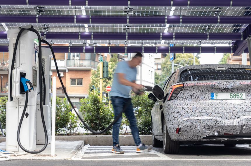 MG4 chạy điện đến châu Âu với tên gọi Mulan EV