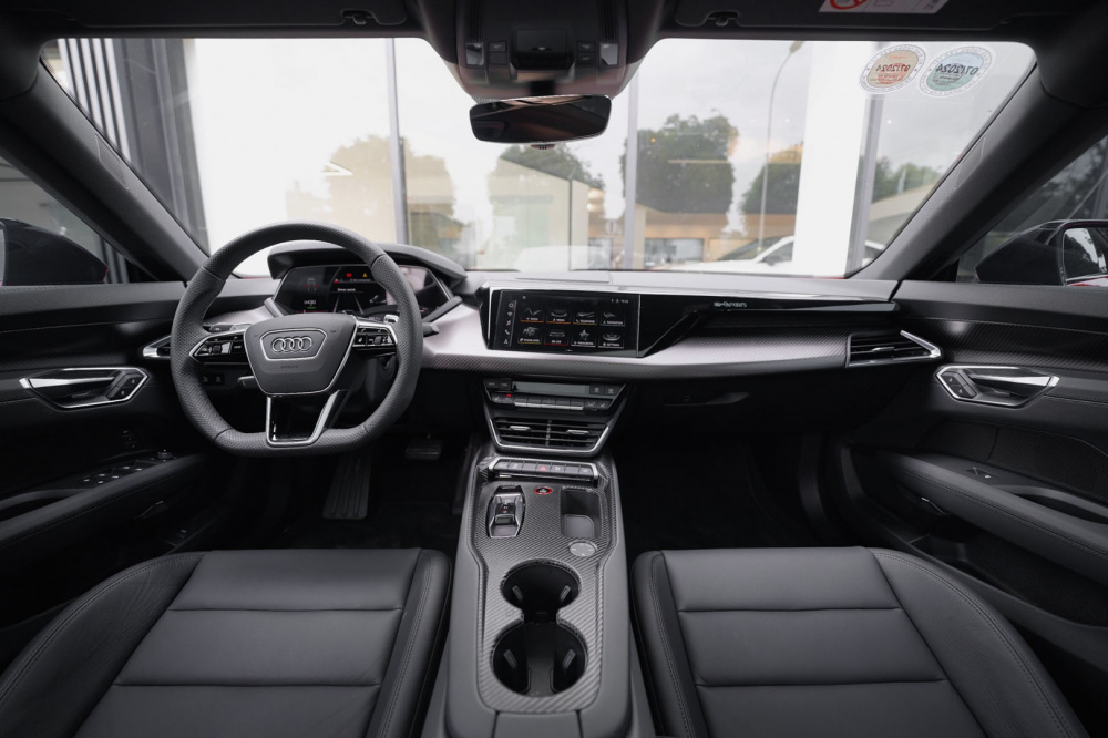 Hàng ghế trước của xe Audi e-tron