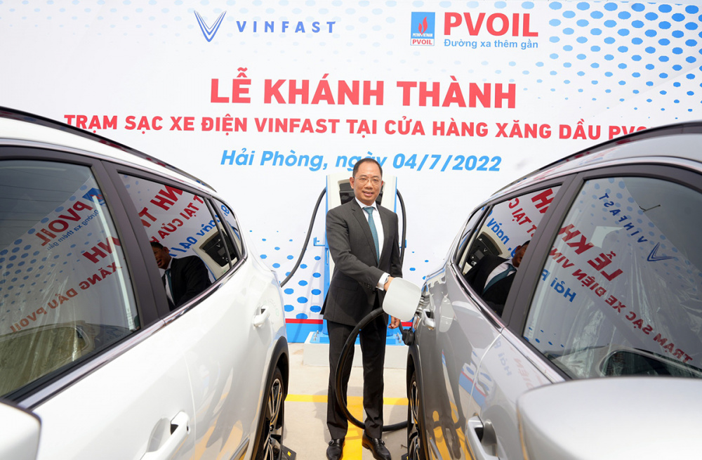VinFast khánh thành trạm sạc xe điện đầu tiên tại cửa hàng Cwin555 thể thao, casino live, bắn cá và slot nổ hũ PVOIL