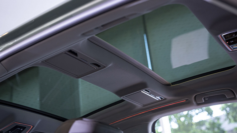 Cửa sổ trời Audi A8L