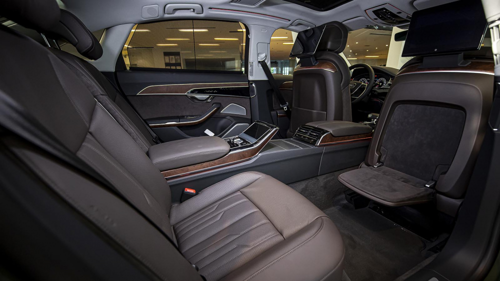 Hàng ghế sau Audi A8L