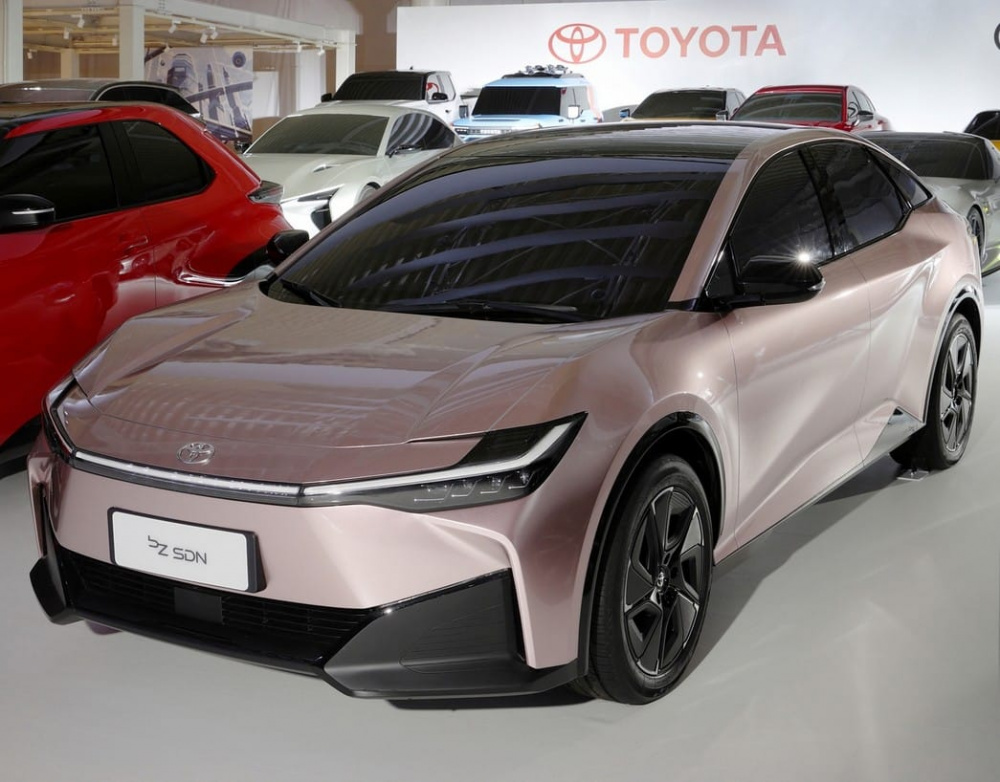 Toyota bZ3 - Sedan chạy điện dành riêng cho Trung Quốc