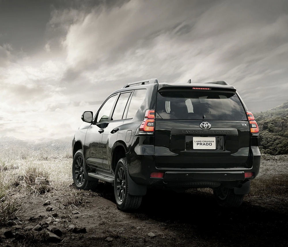  Đuôi xe Land Cruiser Prado phiên bản Package Matt Black