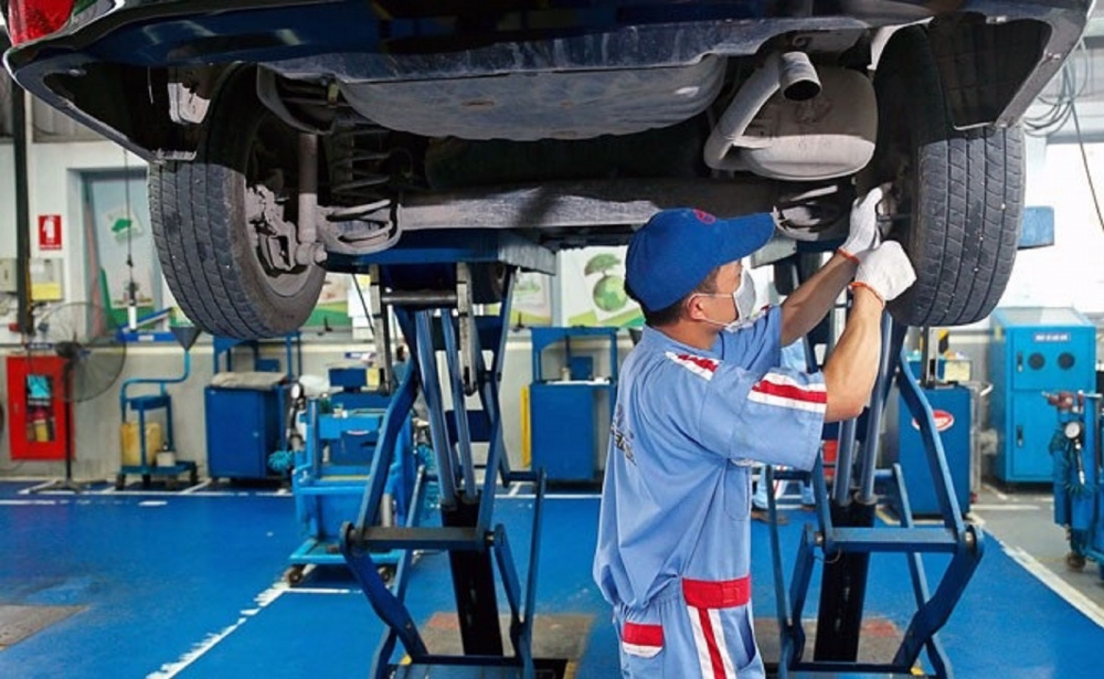 kiểm tra lốp xe