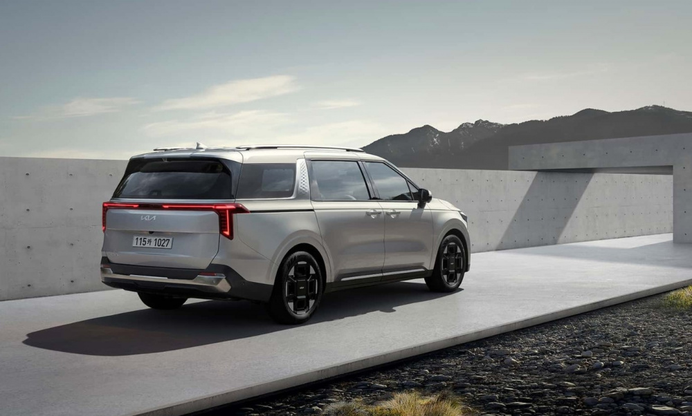 Đuôi xe Kia Carnival 2025 nâng cấp