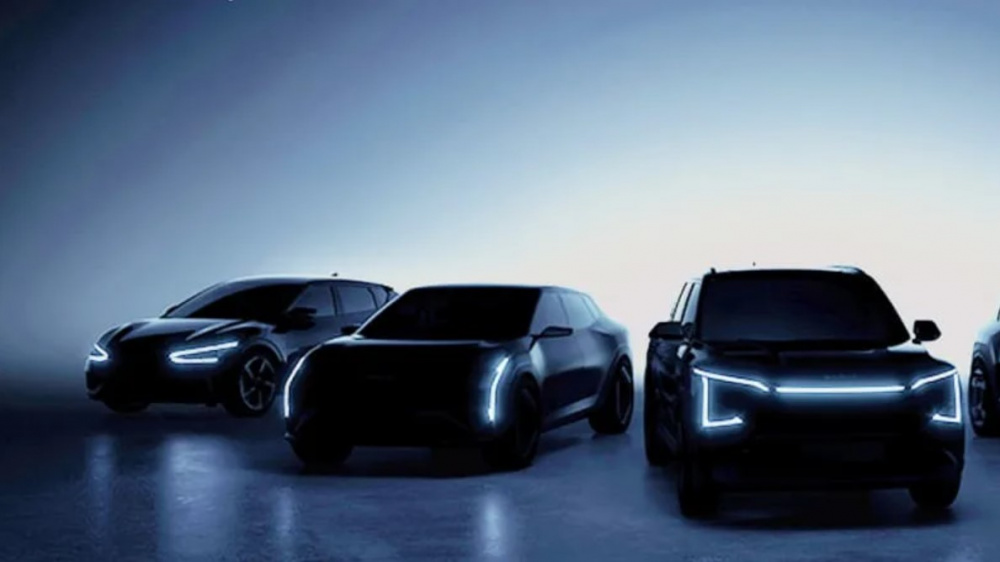 Kia hé lộ hai mẫu xe điện mới trước ngày khai mạc sự kiện "Kia EV Day"