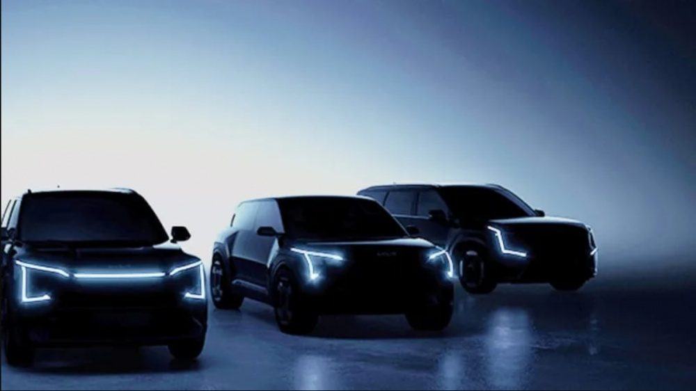 Kia hé lộ hai mẫu xe điện mới trước ngày khai mạc sự kiện "Kia EV Day"