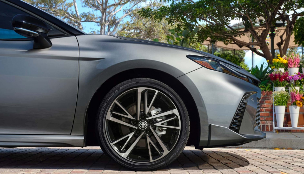 Tất tần tật về Toyota Camry 2025 vừa ra mắt