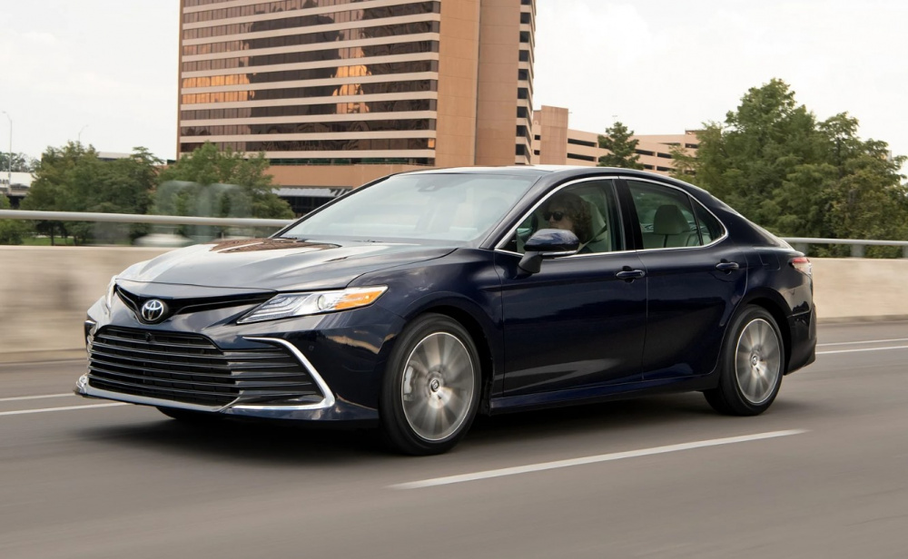 Toyota Camry hoàn toàn mới nhá hàng trước giờ G