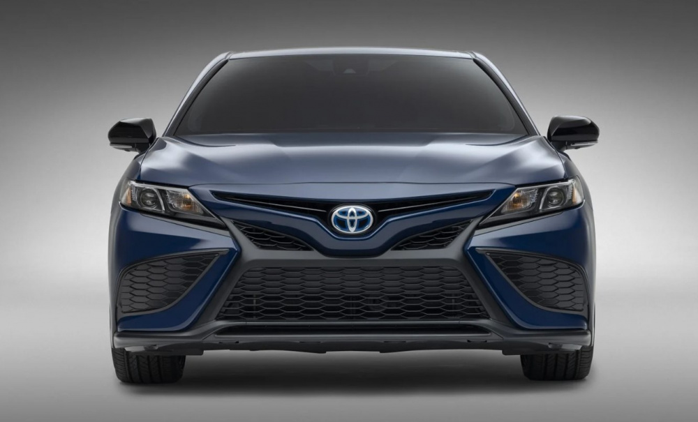 Toyota Camry hoàn toàn mới nhá hàng trước giờ G