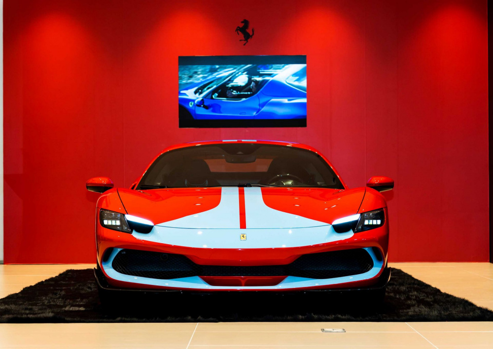 Đầu xe Ferarri 296 GTS