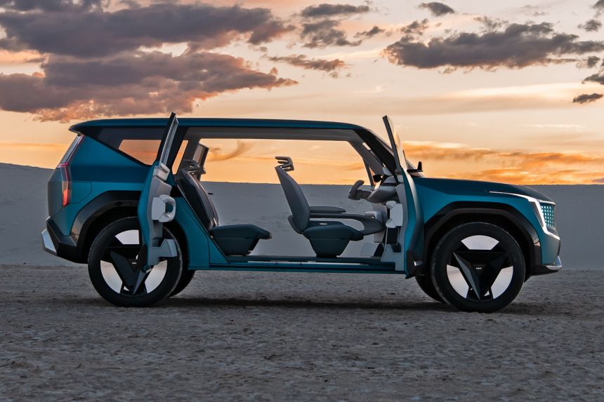 Kia EV9 xuất hiện không lớp ngụy trang trước khi ra mắt năm 2023