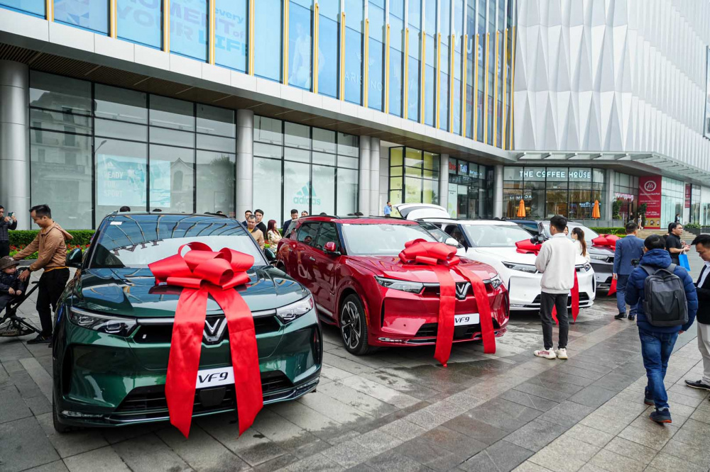 Rất nhiều khách hàng đã nhận xe trong ngày hôm nay