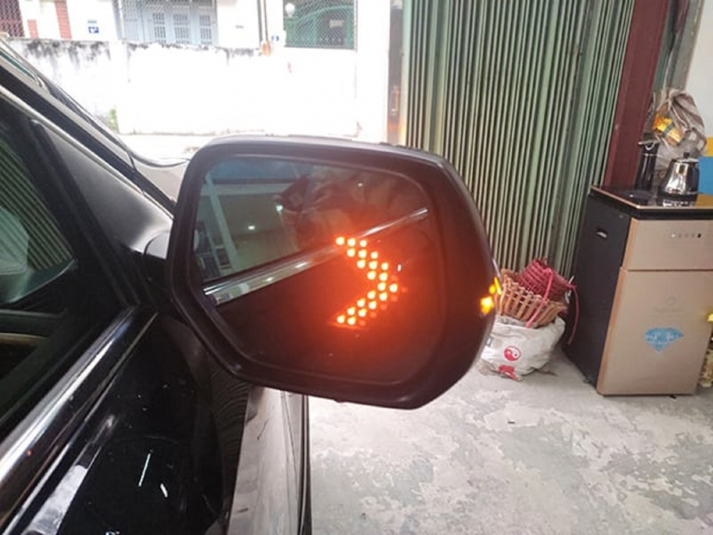 Sấy gương chiếu hậu trên xe ô tô là giải pháp độc đáo được nhiều chủ xe lựa chọn lắp đặt