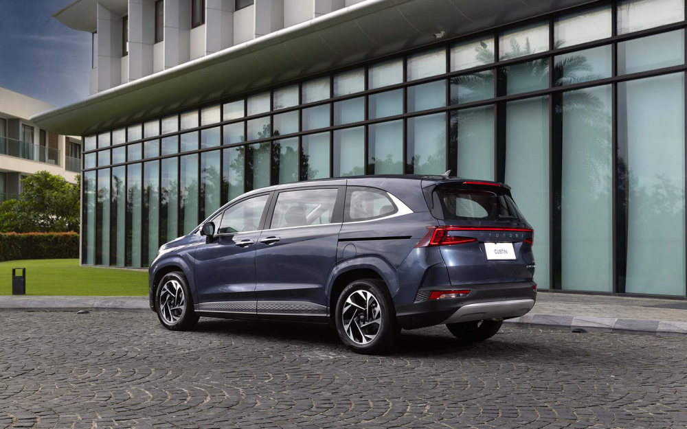 Xe Hyundai Custin