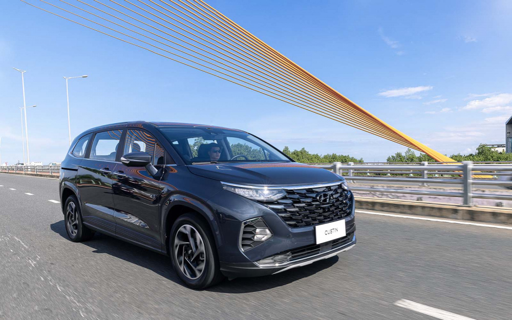 Xe Hyundai Custin