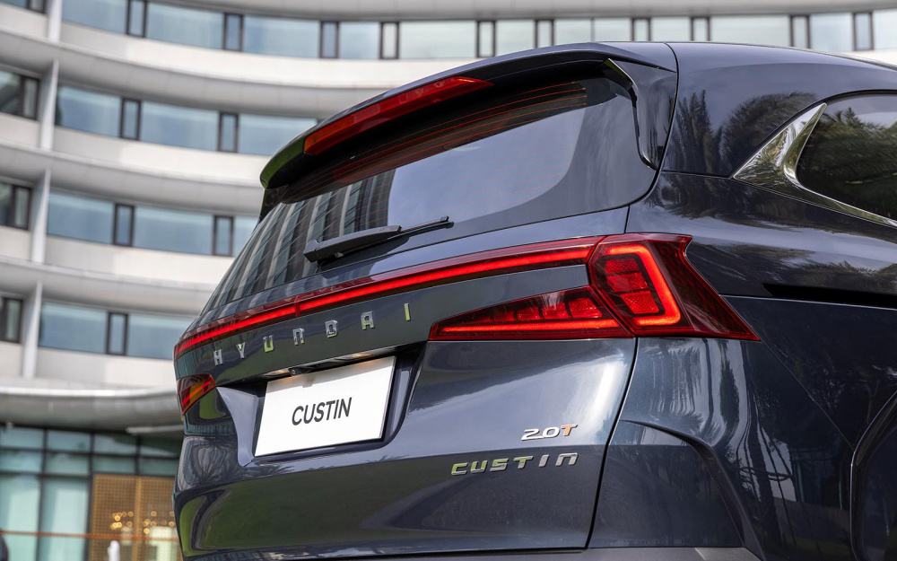 Đuôi xe Hyundai Custin