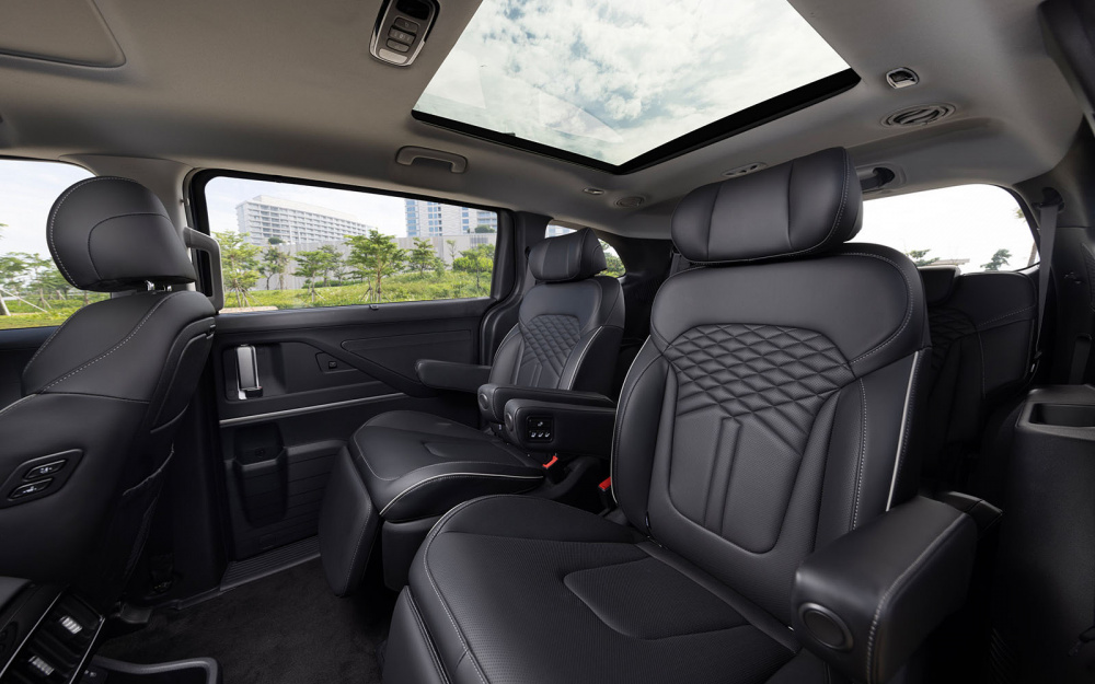 Hàng ghế thứ 2 trên Hyundai Custin