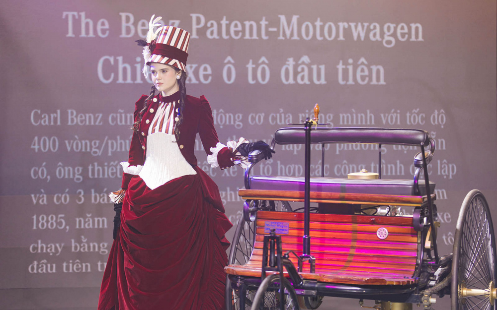 Mercedes-Benz Việt Nam mở đầu câu chuyện bằng không gian trưng bày mô hình xe Benz Patent-Motorwagen