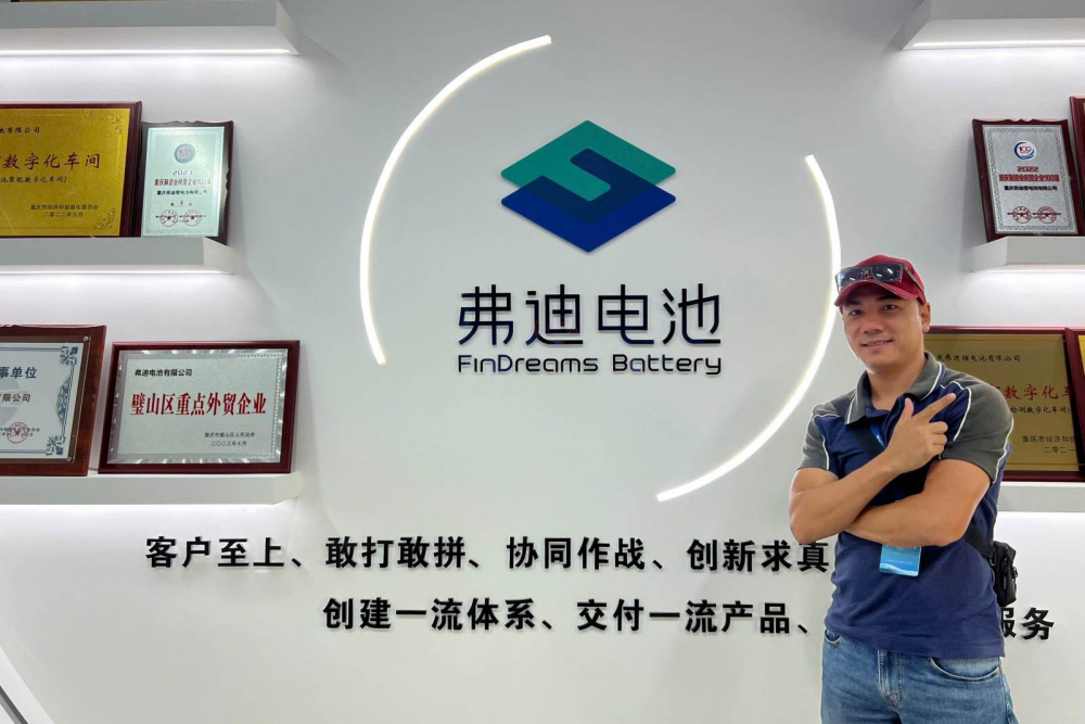 Tác giả tại Nhà máy pin