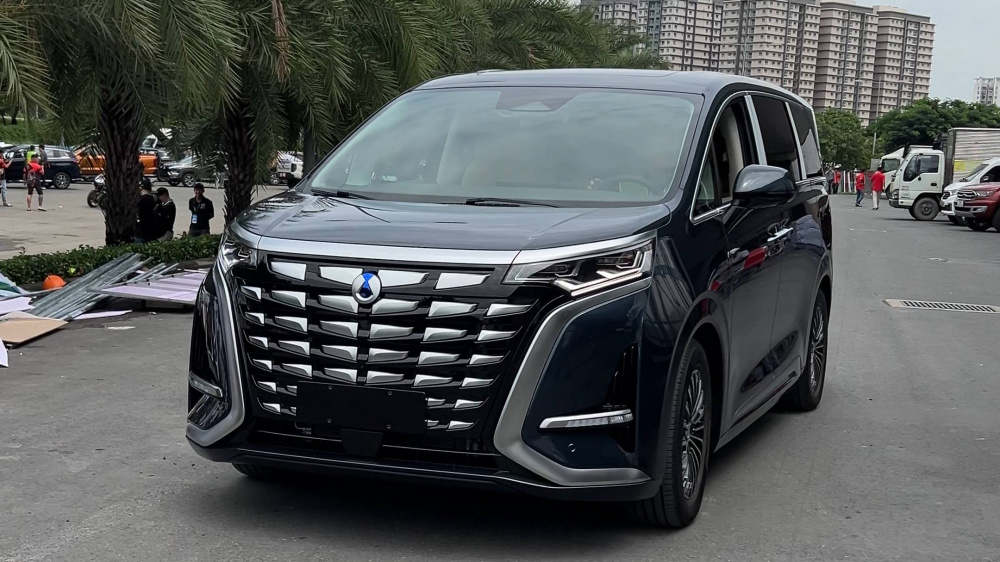 BYD Denza D9