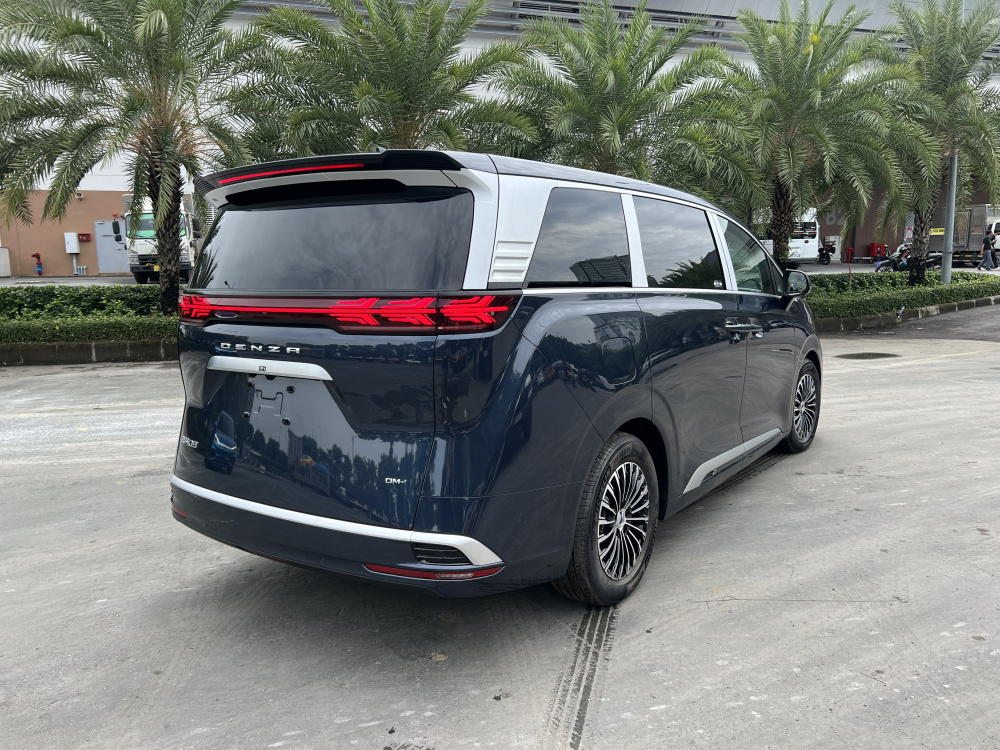 BYD Denza D9