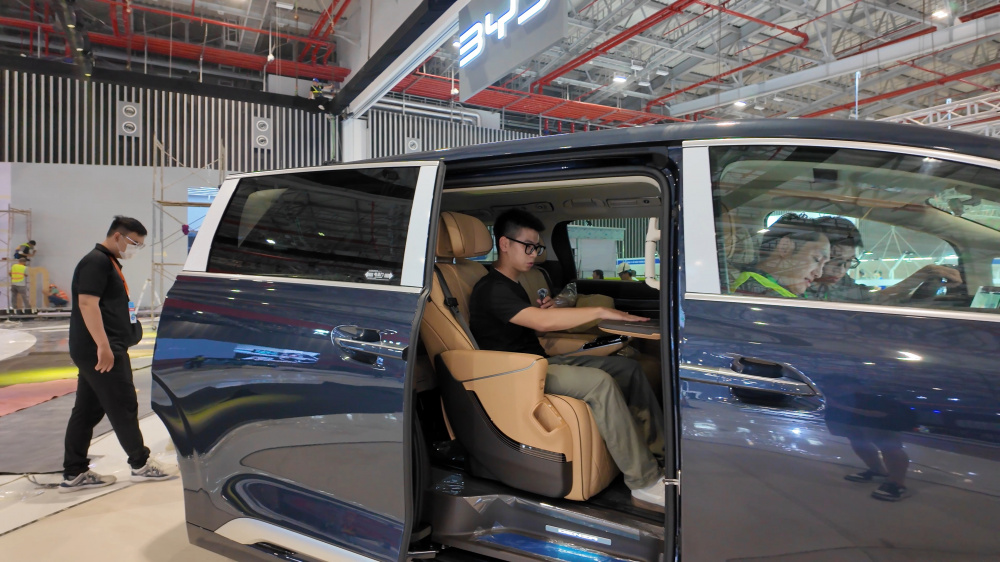 BYD Denza D9