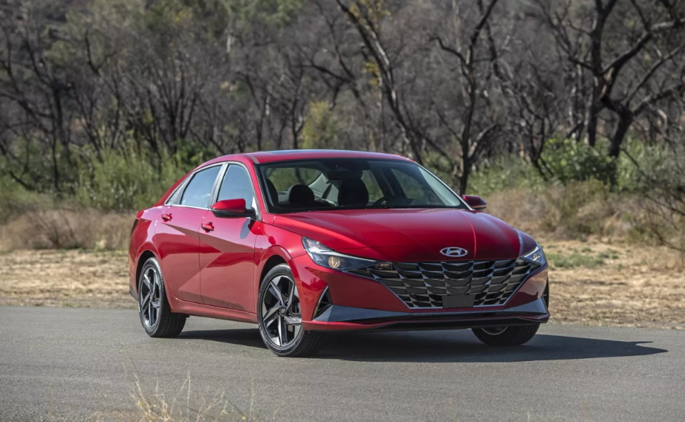 Hyundai thu hồi hơn 226.000 xe Santa Fe và Elantra vì lỗi camera lùi