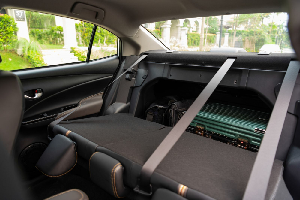 Cốp xe Vios