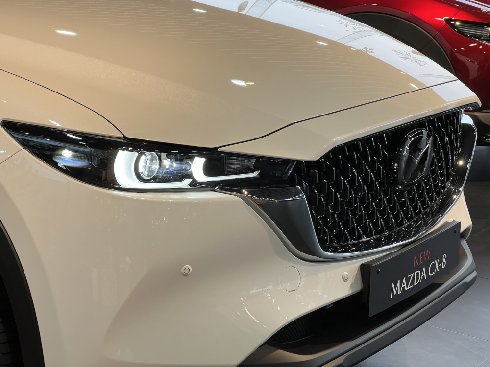 Đầu xe Mazda CX-8
