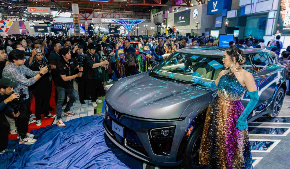 VinFast thu hút sự quan tâm của công chúng trong lần đầu tham dự triển lãm IIMS 2024.