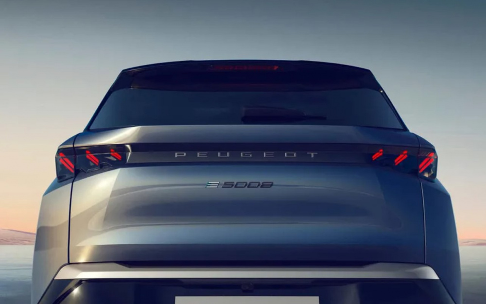Peugeot 5008 hoàn toàn mới lộ diện dưới dạng EV và mild hybrid