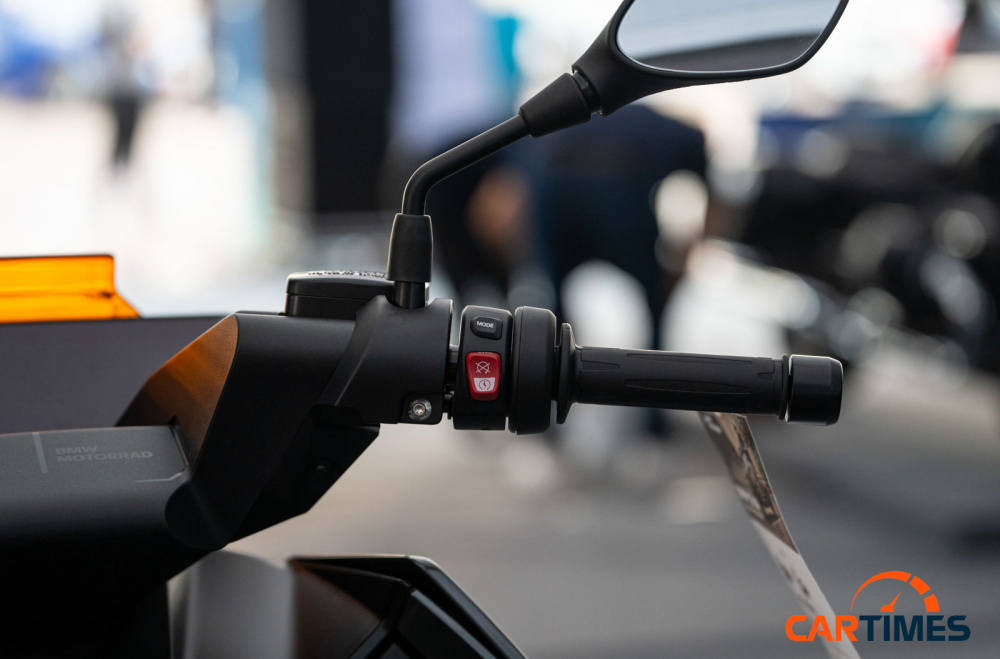 cụm tay lái bên phải xe máy điện