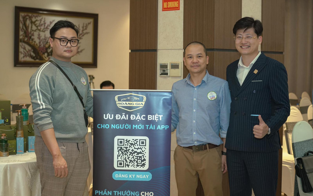 Lái xe hộ Hoàng Gia