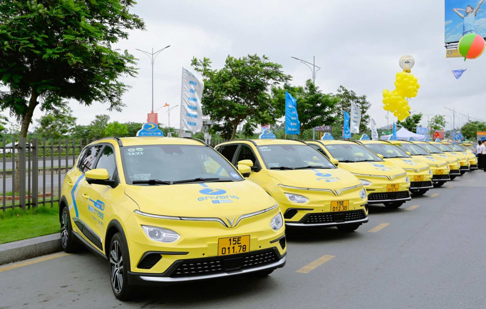 Taxi xe điện Én Vàng