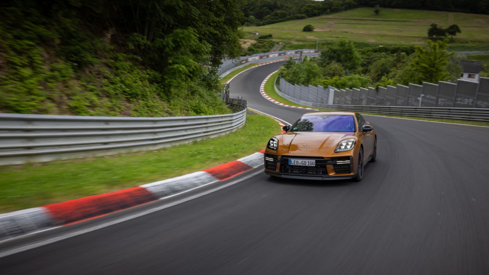 Porsche bán được 155.945 xe trong 6 tháng đầu năm