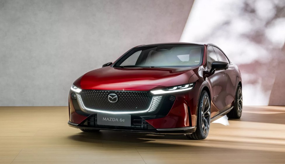 Xe Mazda CX-6e 2026