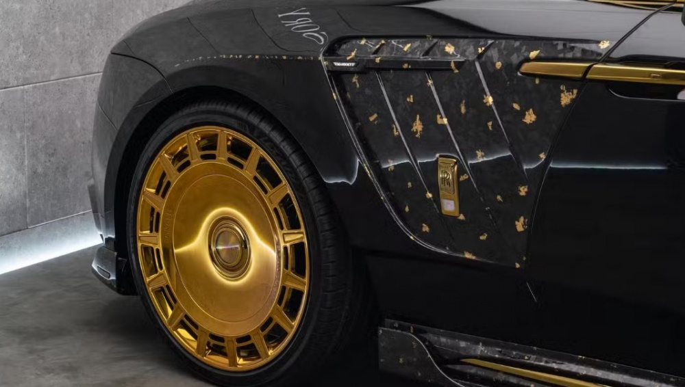Rolls-Royce Spectre EV dát vàng