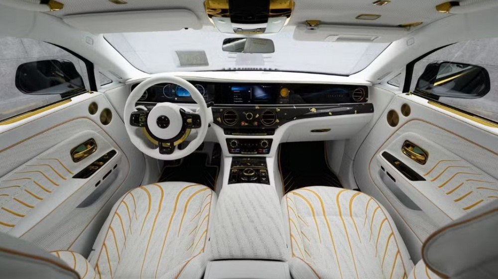 Rolls-Royce Spectre EV dát vàng
