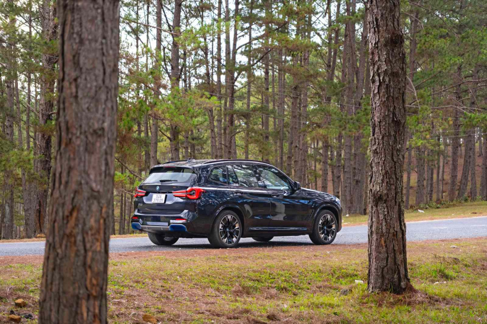 Xe BMW iX3